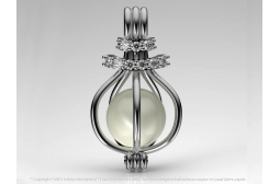 Roxelane Pendant with Diamond
