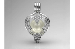 Butterfly Pendant with Akoya Pearl